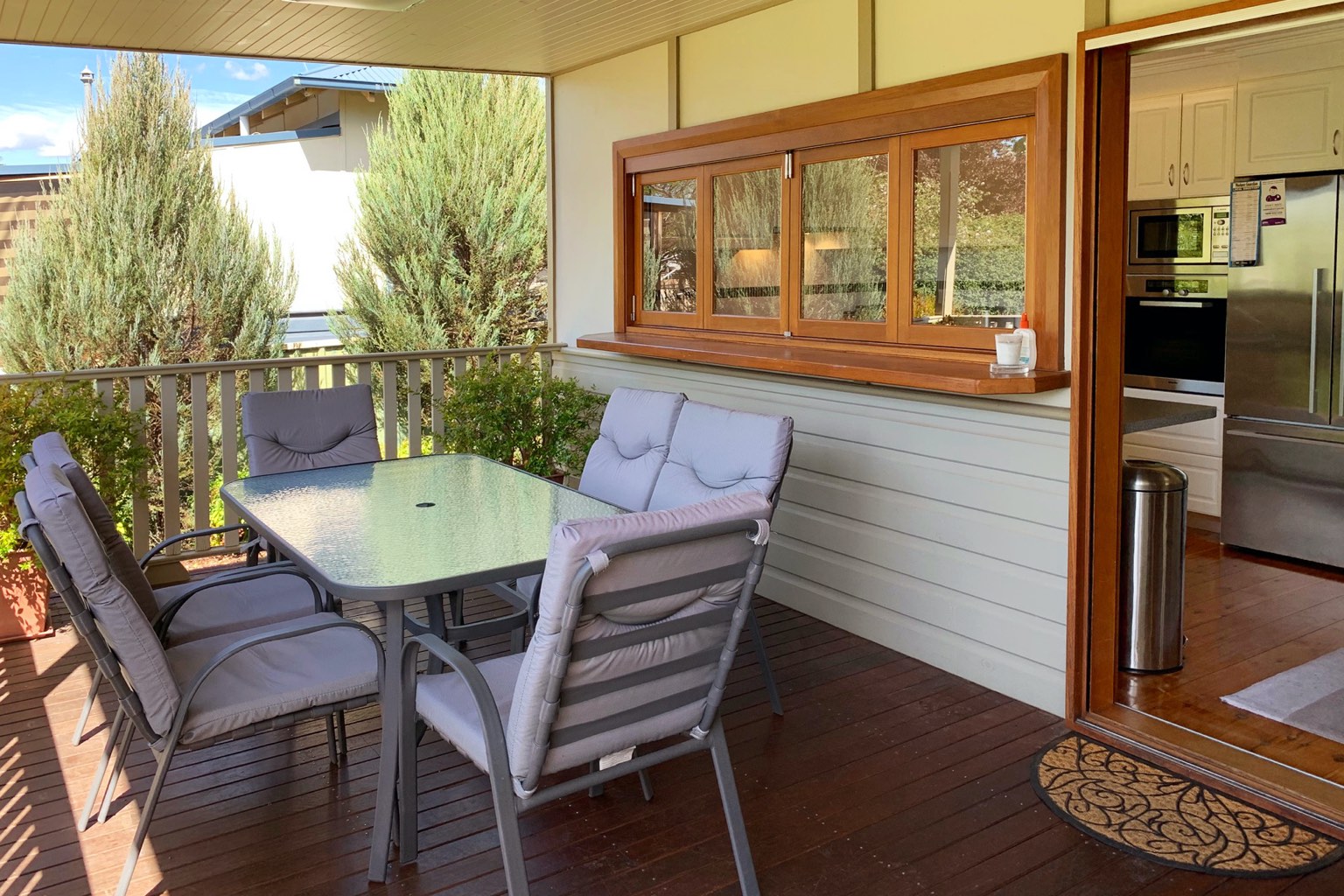Alfresco dining